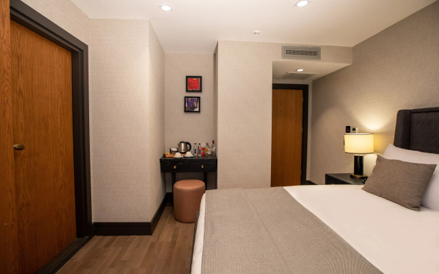 Zeno Suites Hotel