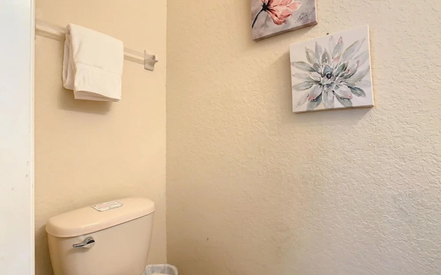Family Getaway 4BR Townhome by Old Town