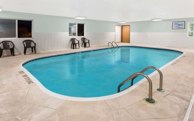 SureStay Plus Hotel by Best Western Bettendorf