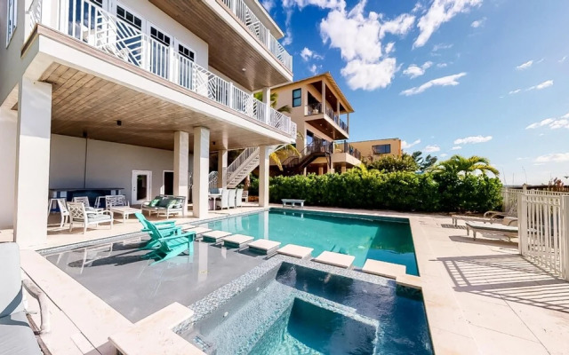 Paradise Beach by AMI Locals