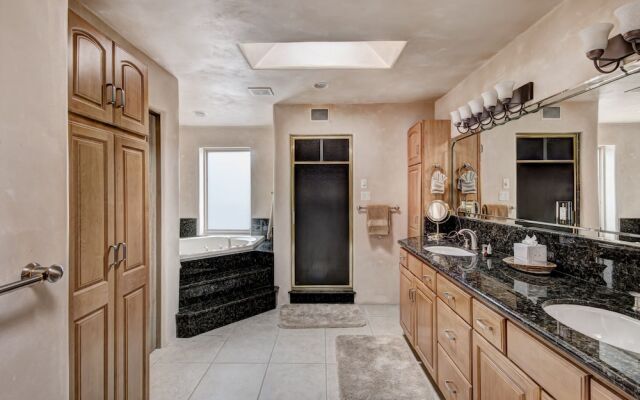 Dorthia Garden Retreat & Views