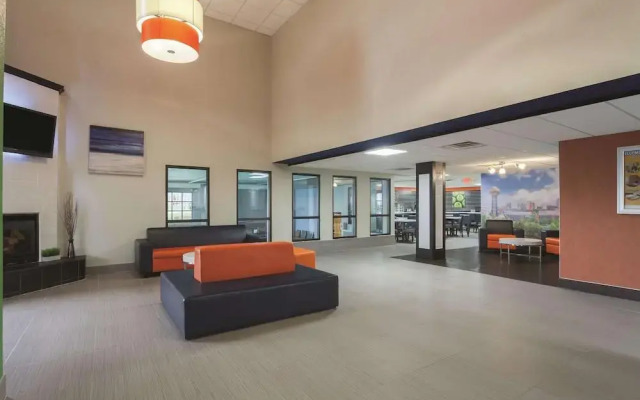 La Quinta Inn & Suites By Wyndham Knoxville East