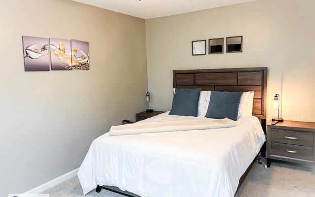 4 - Bed home, w/ Cali King Bed - 12 mins. to DTWN