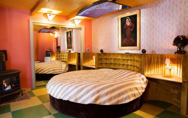 Hicksville Pines Chalets & Motel