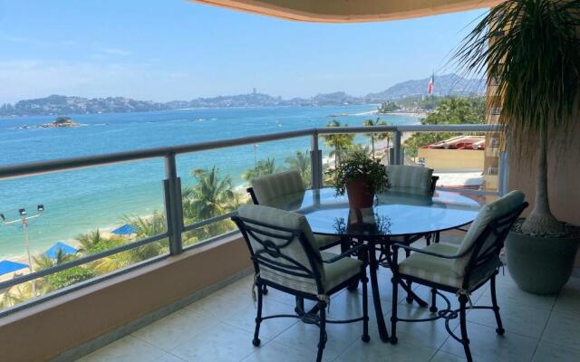 Comfortable Beachfront apartment in Acapulco