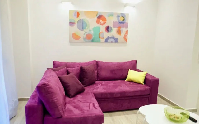 Spacious Modern Apt in Athens near Metro