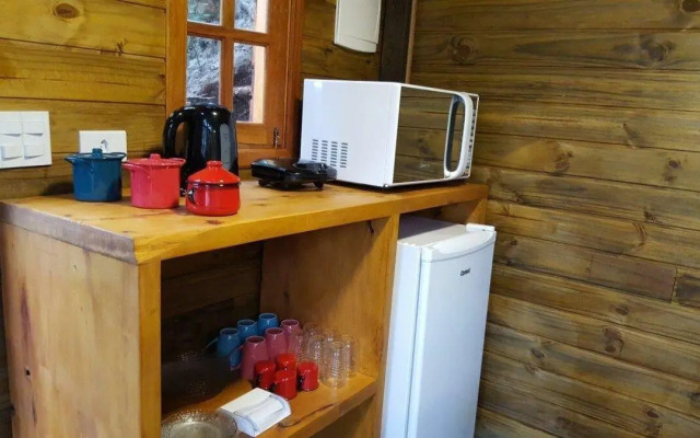 Chalé dos Tucanos- Parede de vidro com linda vista