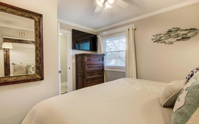 8 A, One Bedroom Condo