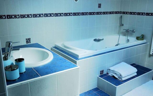 Villa Aimee Luxury Apartments With Heated Pool