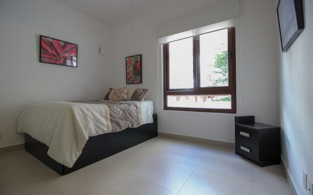 Condo in Gated Resort  by Olahola