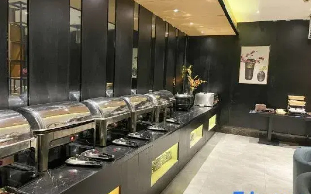 Manchester International Hotel (Hangzhou Qiushan Street Subway Station)