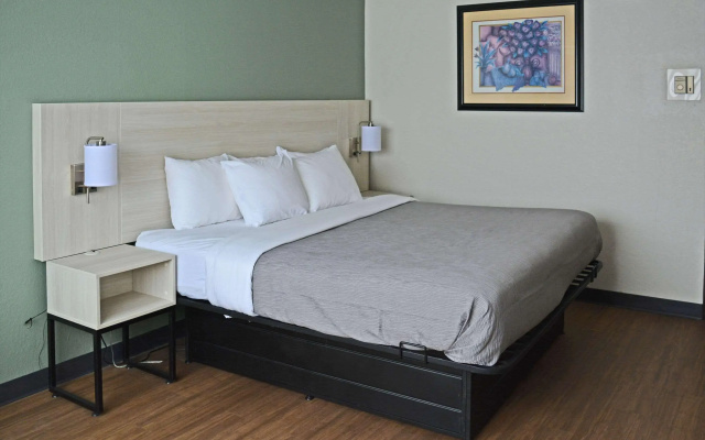 Ramada by Wyndham East Syracuse Carrier Circle