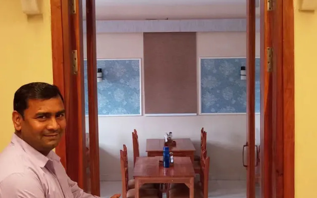 Hotel Ananda Kashi