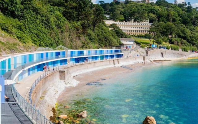 Sandybanks Loft - Penthouse Seaview Apartment on Promenade, Torquay