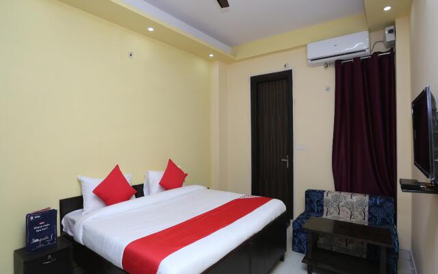 OYO 28172 Hotel Golden Palace