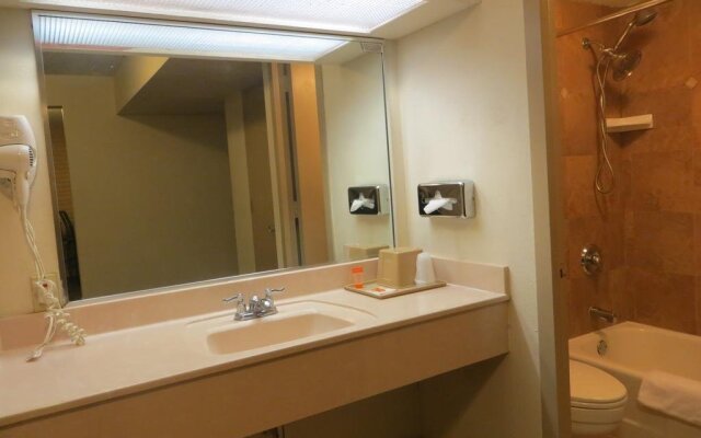 Echo Hotel & Conference Center