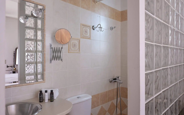 Evi's Voula Home