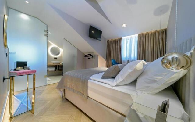 Lumiere Luxury Rooms
