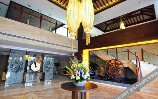 Rongting Holiday Inn Luoping