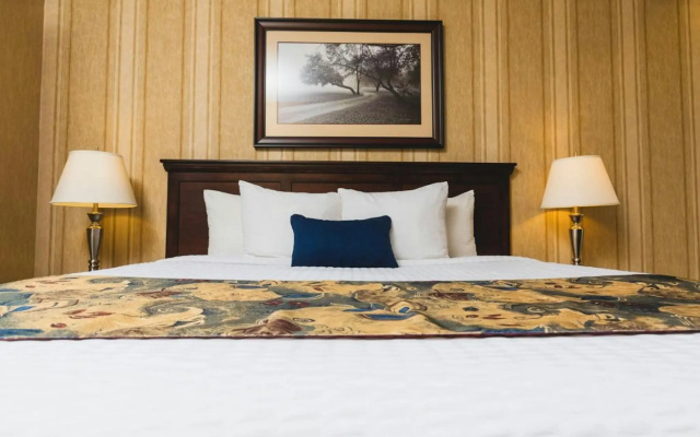 Redwood Inn & Suites - Grande Prairie
