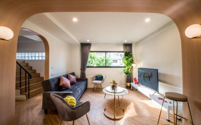 Theme Boutique Hotel