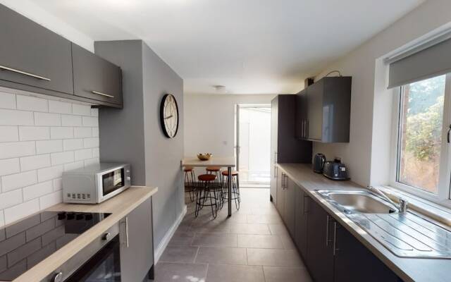 Stunning City Centre-uni Town House