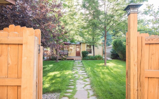 Cozy Victorian Cottage in the Heart of Old Town!