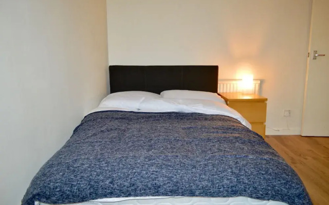 Spacious and Light 3 Bedroom Flat in Scenic Canonmills