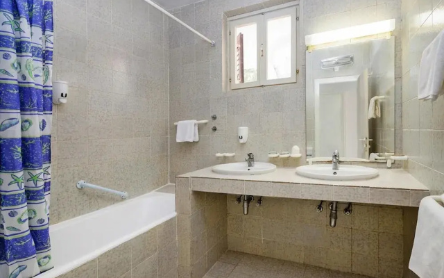 Beautiful Apartments in Jelsa, With Pool