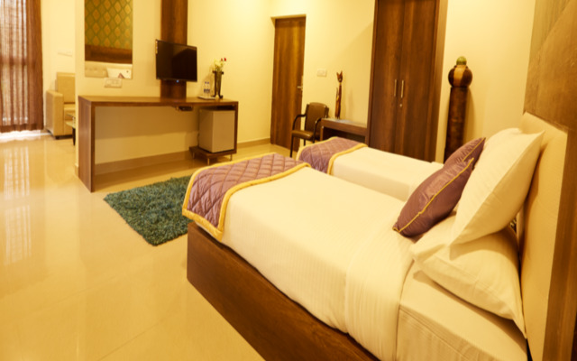 Hotel Royal Serenity Near Manyata Tech Park