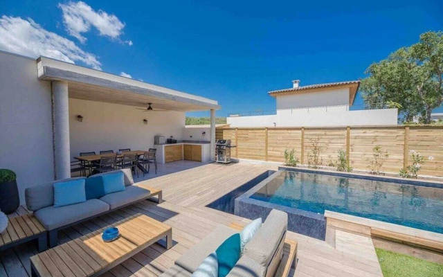 Villa contemporaine piscine chauffée