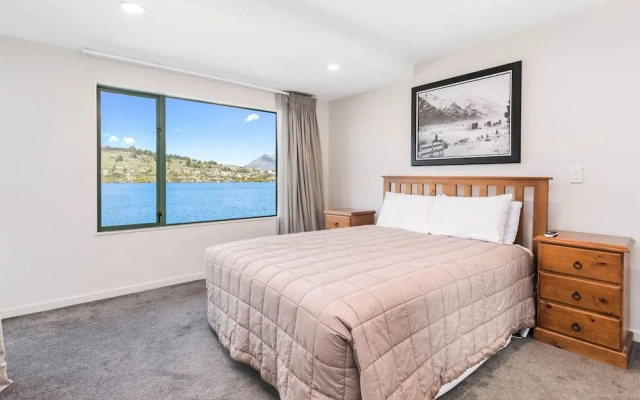 Lakefront Living At Remarkables - East