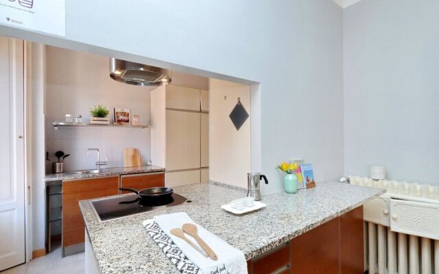 Hintown Austere Elegance