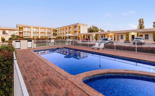 Central Motel & Apartments, Best Western Signature Collection