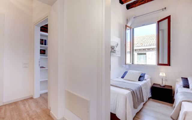 Rialto Botteri Apartments