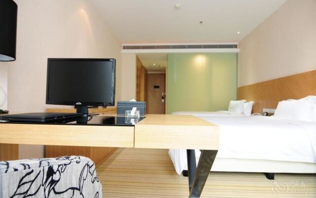Wuhan Yuntai 6 Plus 1 Hotel