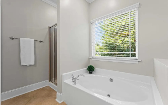 Lakeside Landing by Avantstay Private Dock