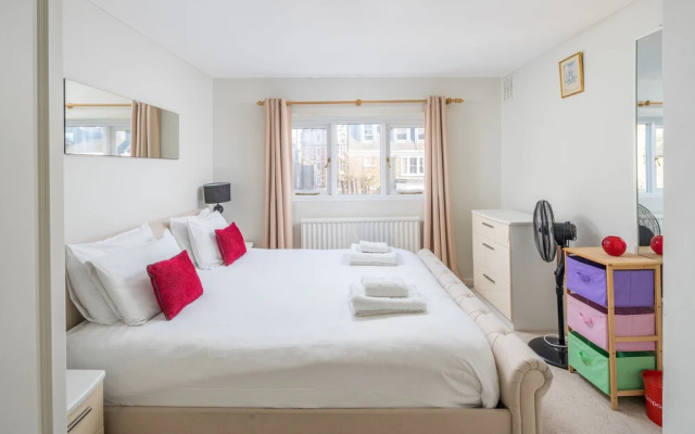 JOIVY Social Distancing for 4 in Earl's Court