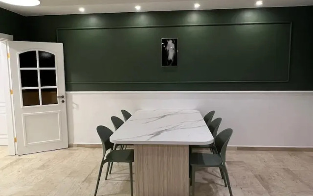 3 Bedroom Apartment Of 200 Square M With Terrace