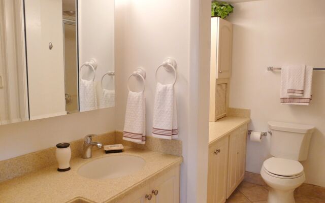 Bright Condo in Community With Pool/steps to Beach