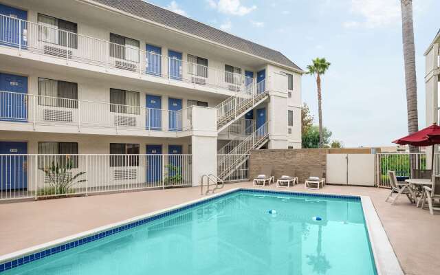 Motel 6 Buena Park, CA - Knotts Berry Farm - Disneyland