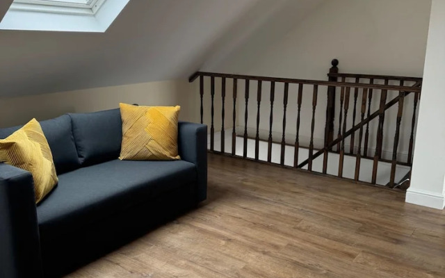 London Retreat With Great Location