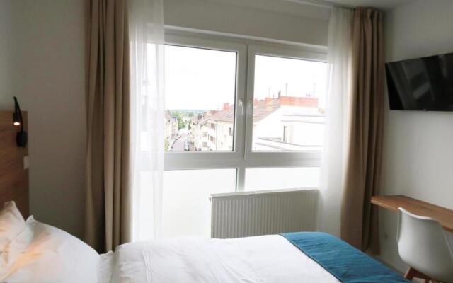Hotel 83