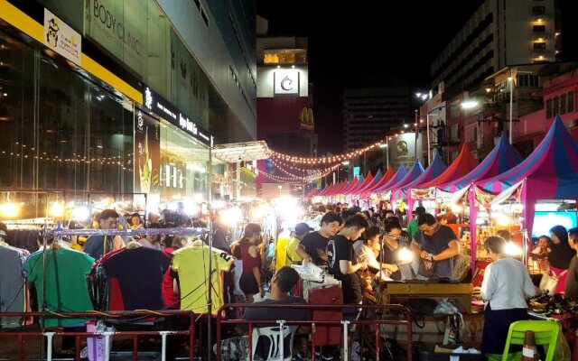 Room 2 U Hostel & Guesthouse