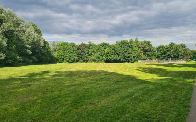 Detached, Private Guest House - Attic by the Abbey