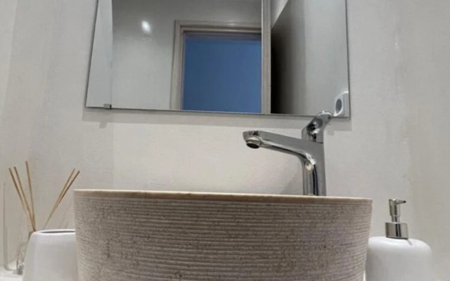 Charming Apartment in Ano Mera