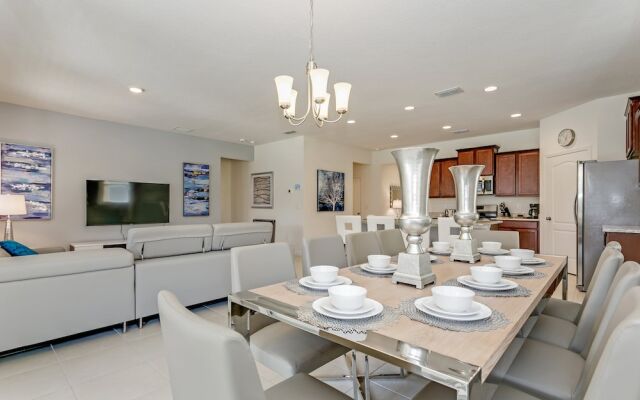 7 Bed 5 Ba Villa with Games, Pool & Spa