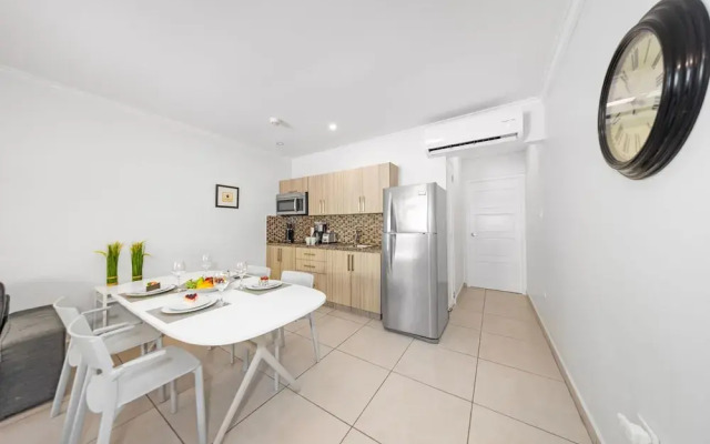 Lovely 1br1ba Condo Walk to Beach Pool BBQ