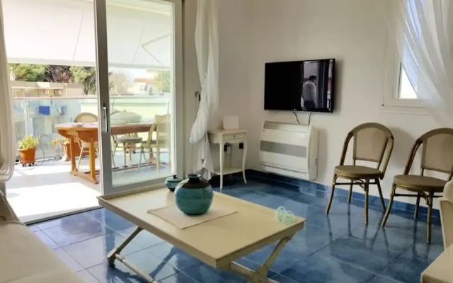 Oltremare apartment with large veranda for 6 people