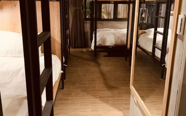 Yian Branch2 Backpacker lnn